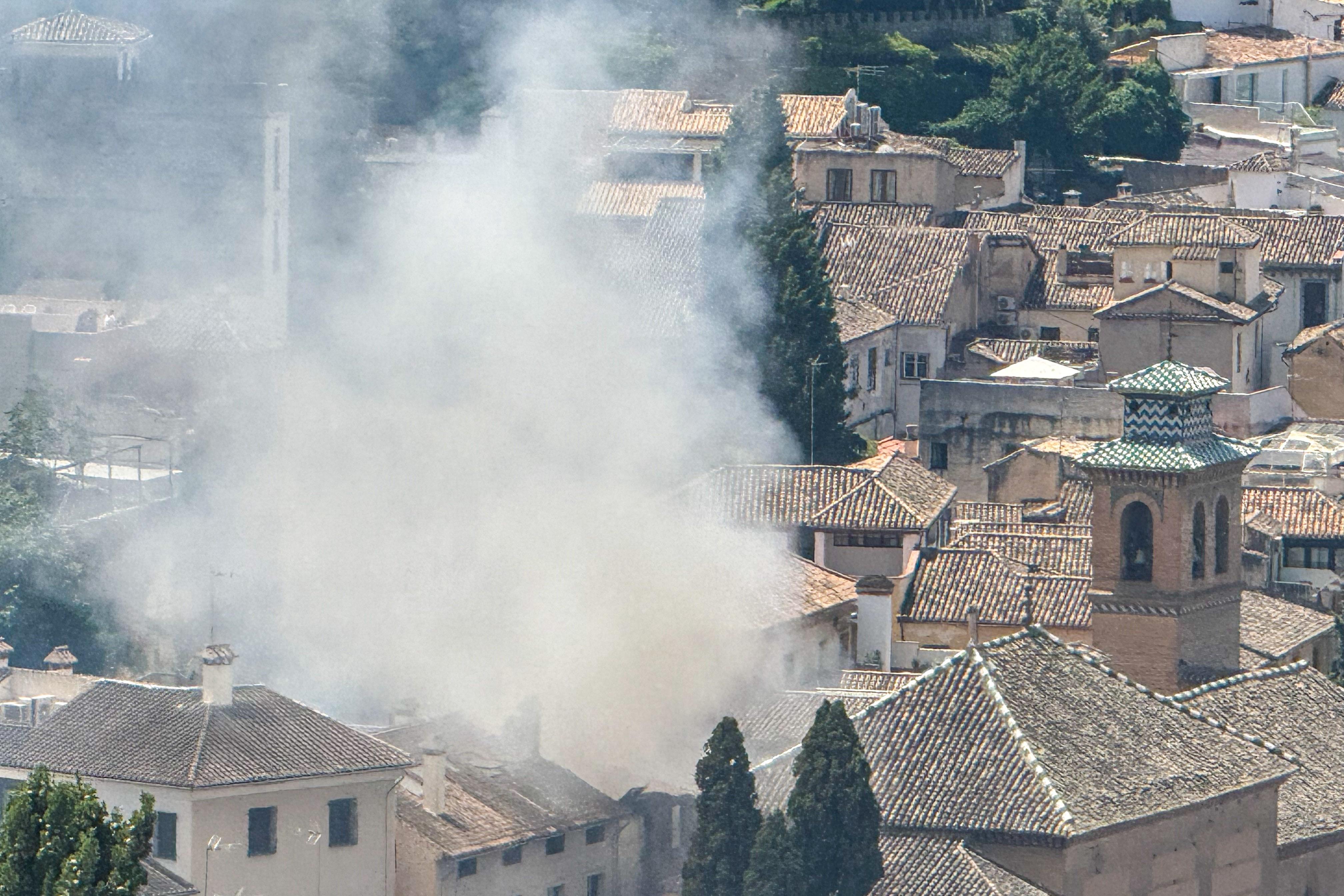 Las espectaculares imágenes del incendio desde el Albaicín