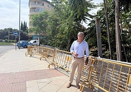 El concejal del PP Antonio Losa en los terrenos de la futura comisaría.