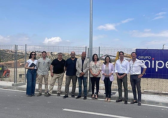 Visitas a los terrenos donde se hará un centro comercial, junto a La Victoria.