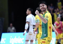 Dani Zurdo celebra un tanto ante el Barça FS en el Olivo Arena.