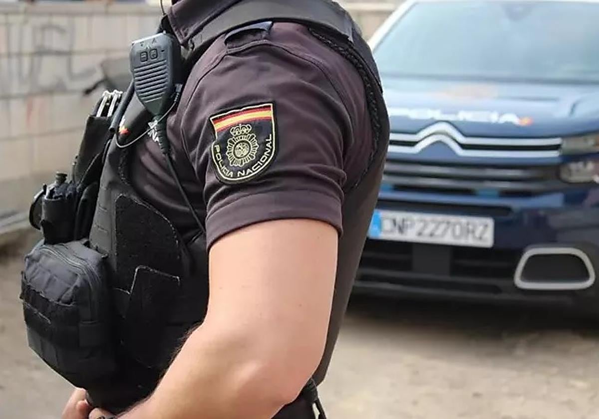 Un policía nacional se dispara en la pierna por accidente durante un servicio