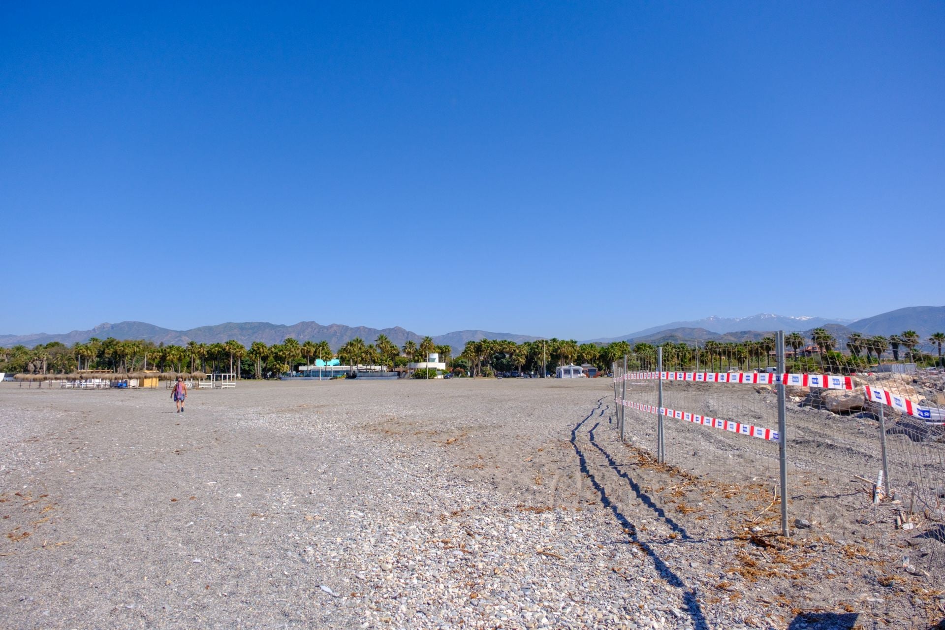 Así está Playa Granada con el espigón al 90%