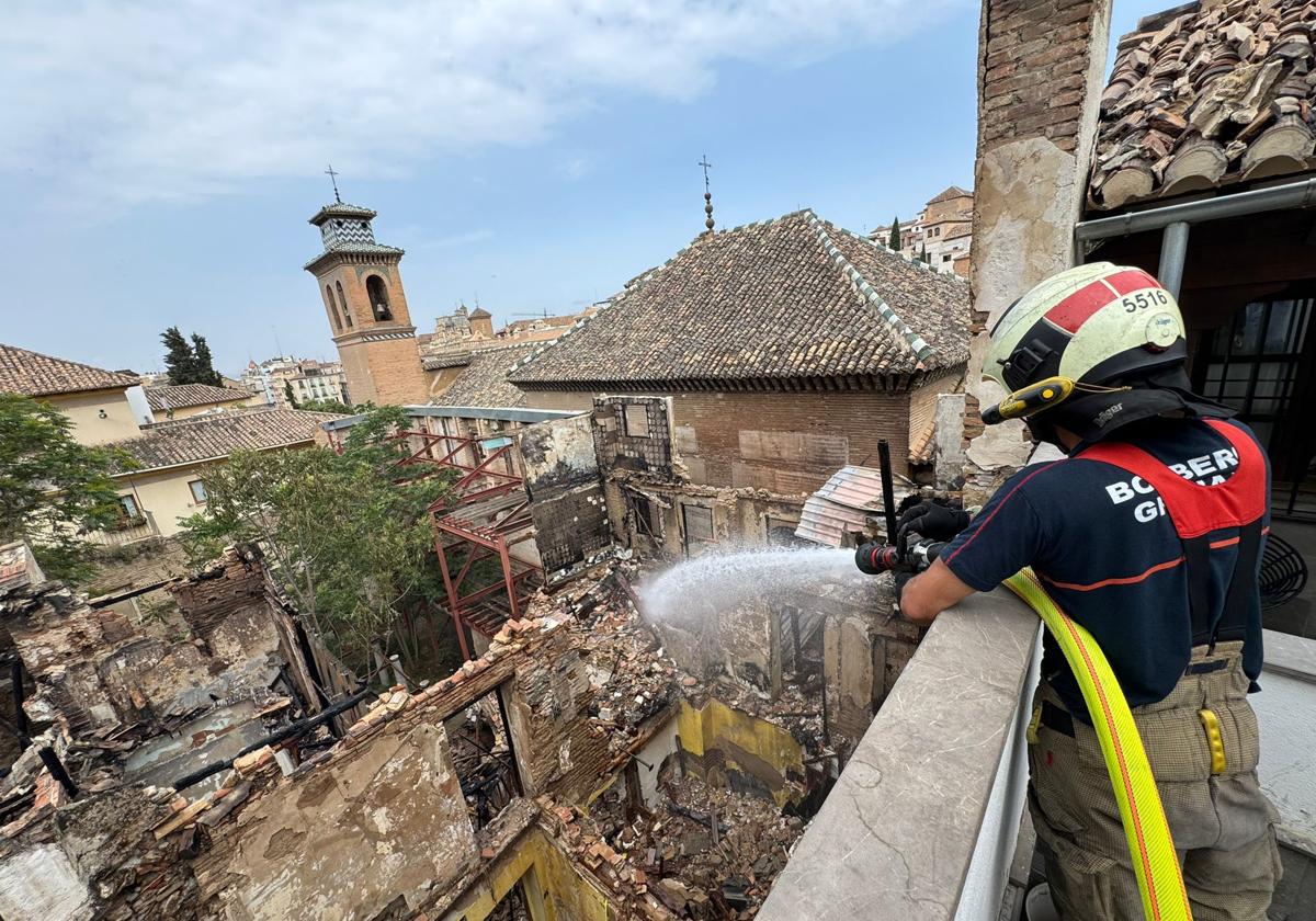 El propietario de la casa okupa incendiada deberá demoler los elementos susceptibles de caer | ideal
