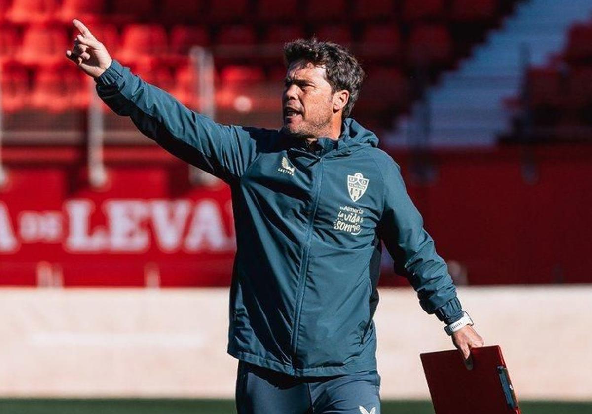 Rubi reinventa un ataque del Almería sin Luis Javier Suárez