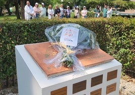 Monumento que homenajea a los donantes en Jaén.