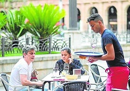 La provincia de Almería ha crecido un 3,3% en 2024, pero lo hará este año por debajo de la media, según Unicaja