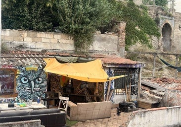 Un chill out en la casa okupa incendiada con vistas privilegiadas al Albaicín