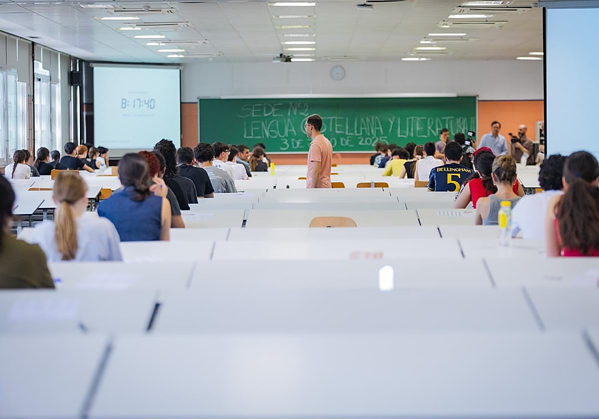 Alumnos preparados para la prueba de Lengua.