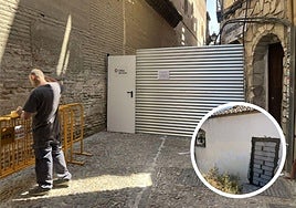 Acceso cortado en mitad de la calle Santa Ana, donde se produjo el incendio, y en la parte superior de la vivienda.