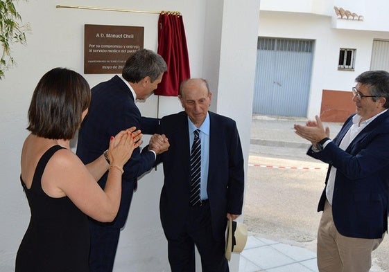 El acto homenaje a Manuel Cheli contó con dos invitados especiales: el portavoz socialista en el Congreso de los Diputados, Patxi López y del delegado del Gobierno de España en Andalucía, Pedro Fernández.