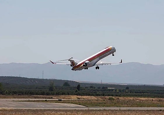 Un despegue en el aeropuerto Federico García Lorca.