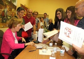 La presentación de Julia Navarro en Arquillos tuvo el récord de participación con 180 asistentes.