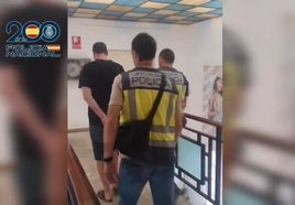 Momento de la detención del atracador.