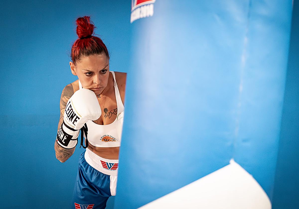 Imagen principal - La púgil, durante uno de sus entrenamientos. 