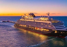 Imagen de un gran cruceso en un puerto del Mediterráneo.