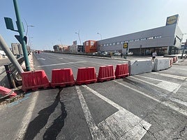 El puente de la avenida del Mediterráneo, cortado