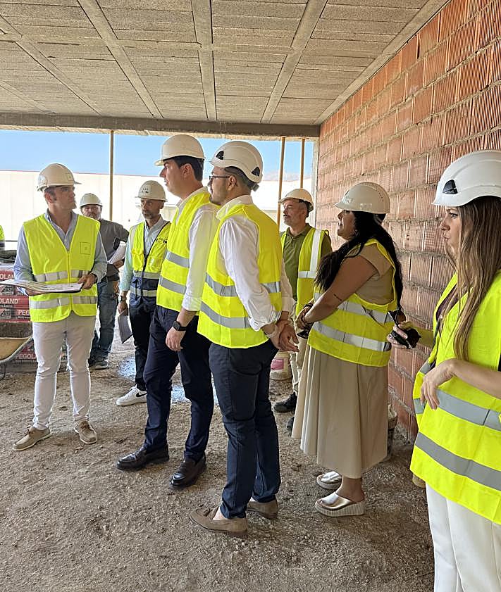 Imagen secundaria 2 - El parque de bomberos de Níjar se acerca a su puesta en funcionamiento