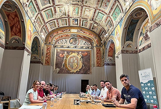 Reunión de la Diputación con el Ayuntamiento de Úbeda, en el Hospital de Santiago.