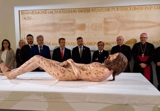 Inauguración de la exposición en la Catedral de Jaén.