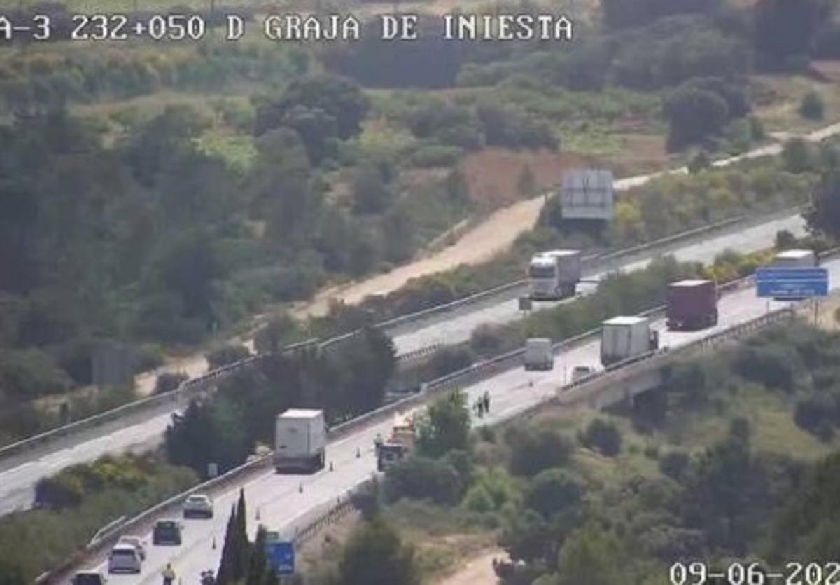 Muere atropellado por un camión un gruista de 57 años cuando atendía a un coche averiado