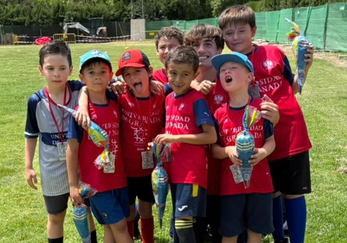 El 'Uni' despide la temporada en Fuentenueva con una fiesta, juegos y paella