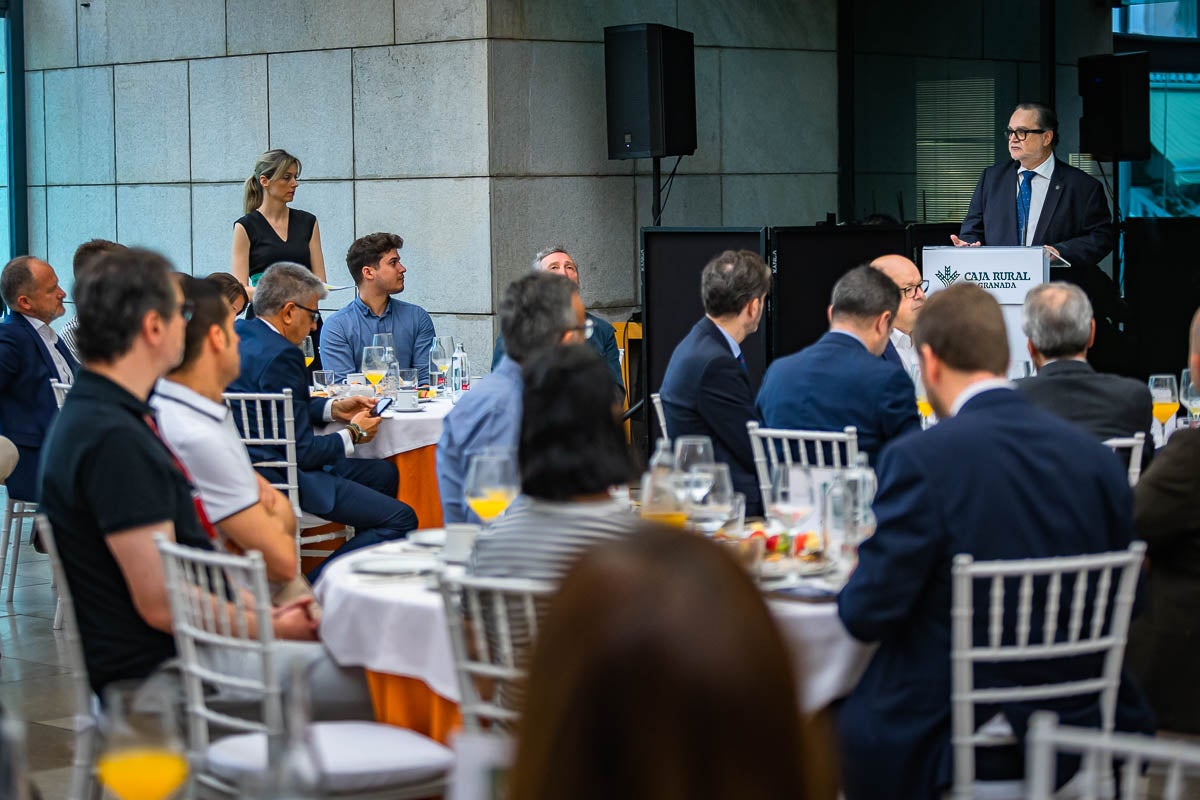 Las imágenes del desayuno informativo de IDEAL sobre la IA en la empresa