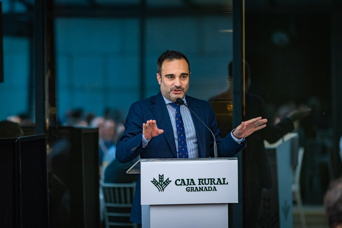Las imágenes del desayuno informativo de IDEAL sobre la IA en la empresa