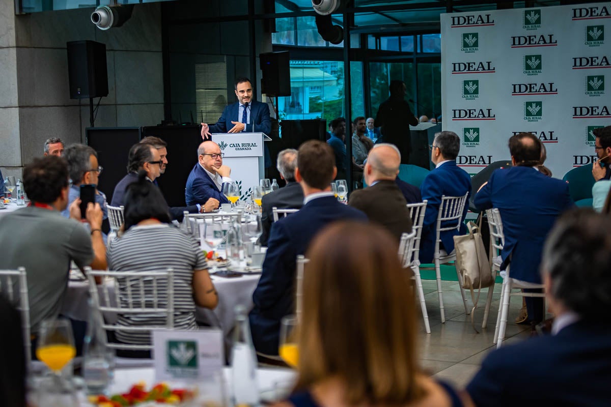 Las imágenes del desayuno informativo de IDEAL sobre la IA en la empresa
