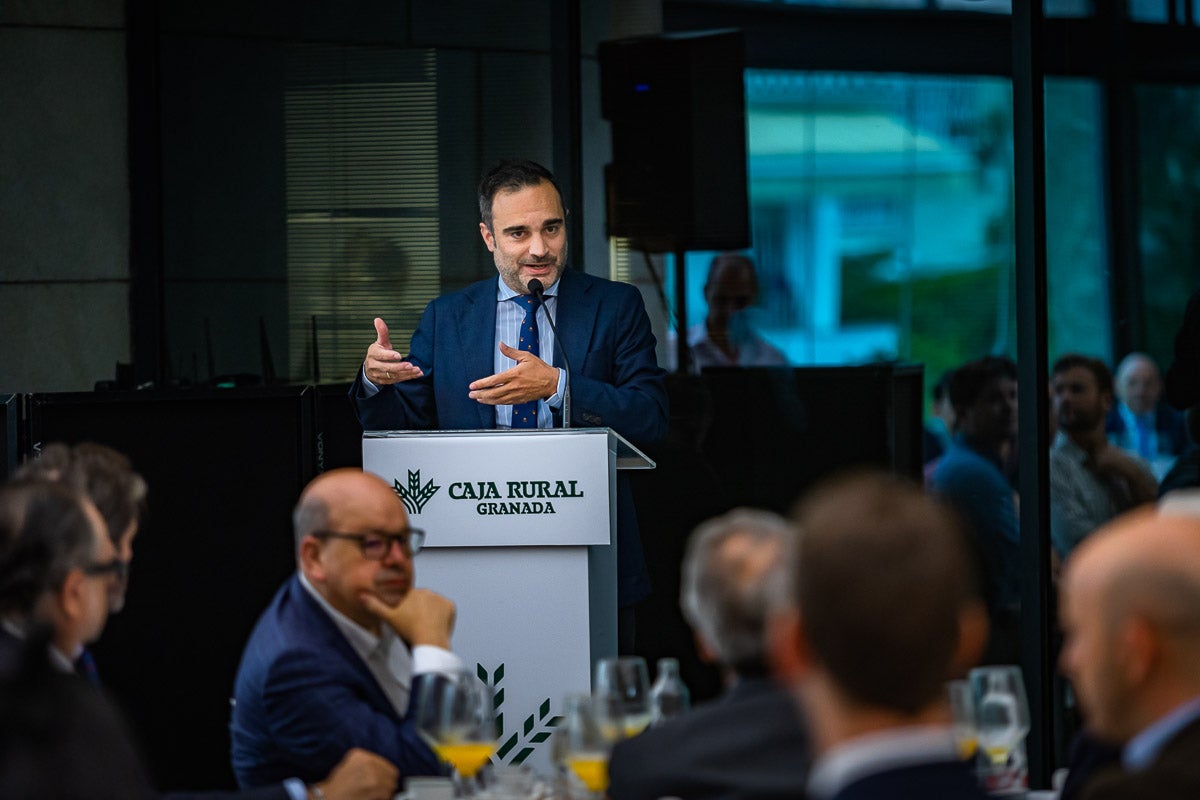 Las imágenes del desayuno informativo de IDEAL sobre la IA en la empresa