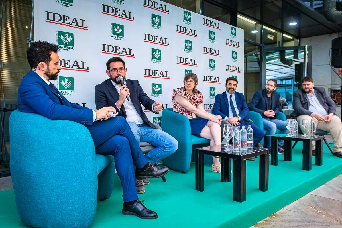 Las imágenes del desayuno informativo de IDEAL sobre la IA en la empresa