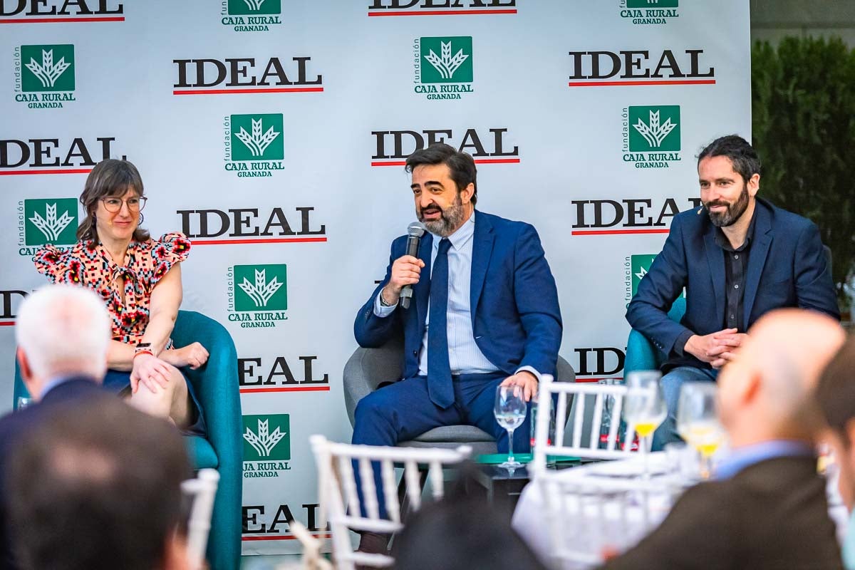 Las imágenes del desayuno informativo de IDEAL sobre la IA en la empresa