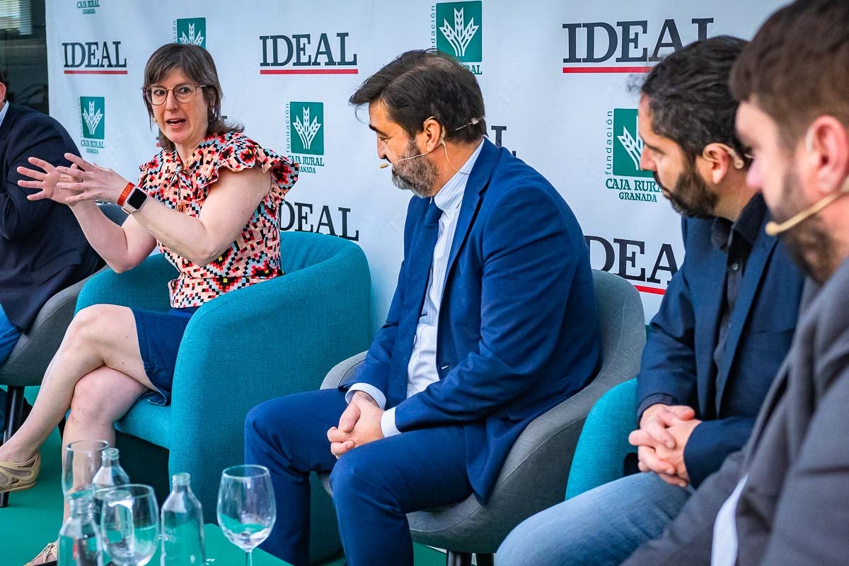 Las imágenes del desayuno informativo de IDEAL sobre la IA en la empresa