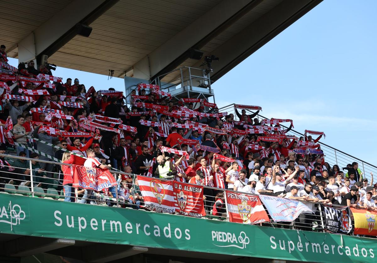 Aficionados de la UDA estarán en las gradas del Carlos Tartiere.
