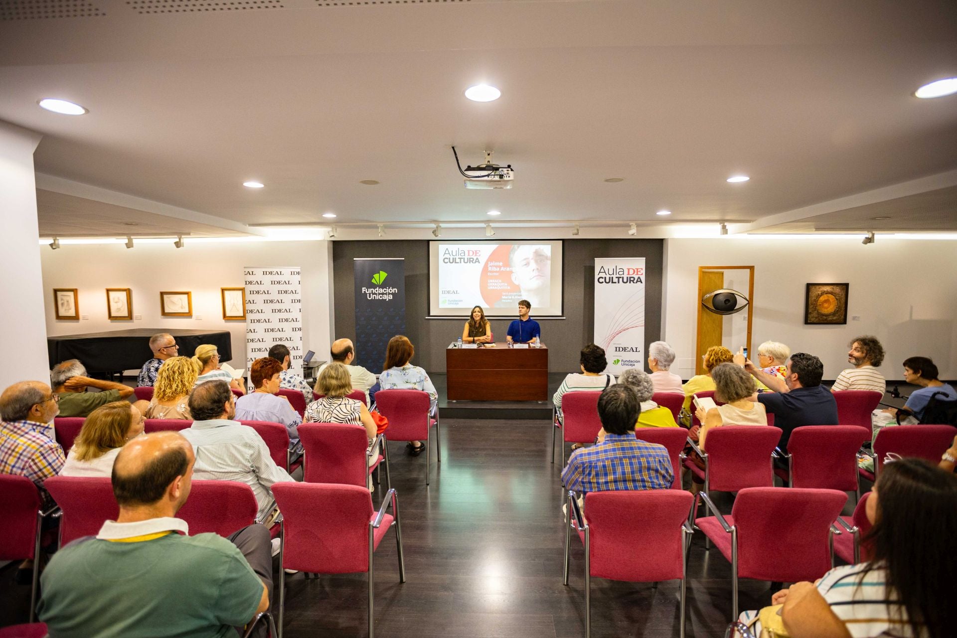 Galería: Jaime Riba en el Aula de Cultura de IDEAL