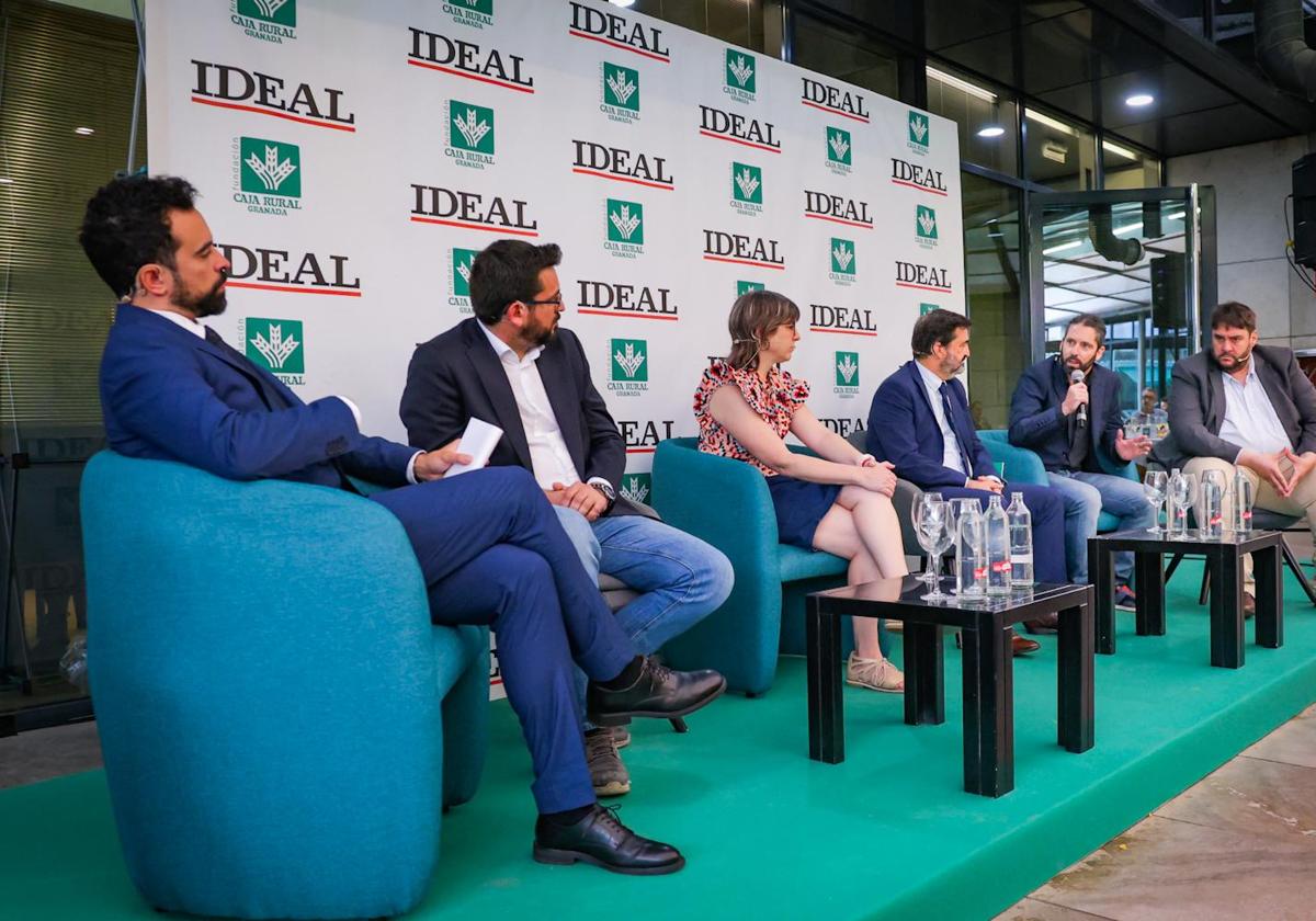 Desayuno informativo de IDEAL, patrocinado por Caja Rural Granada, sobre la IA en la empresa.