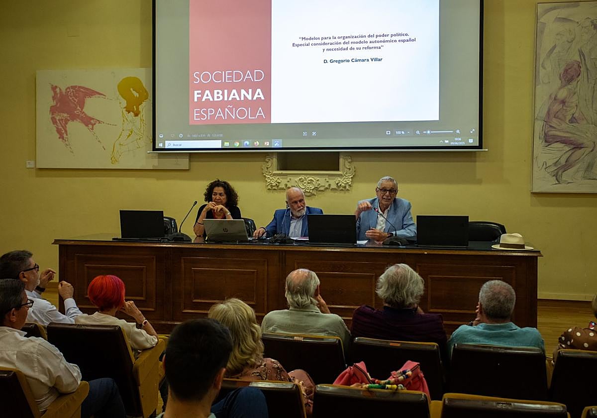 Presentación ayer del estudio en la Facultad de Políticas.