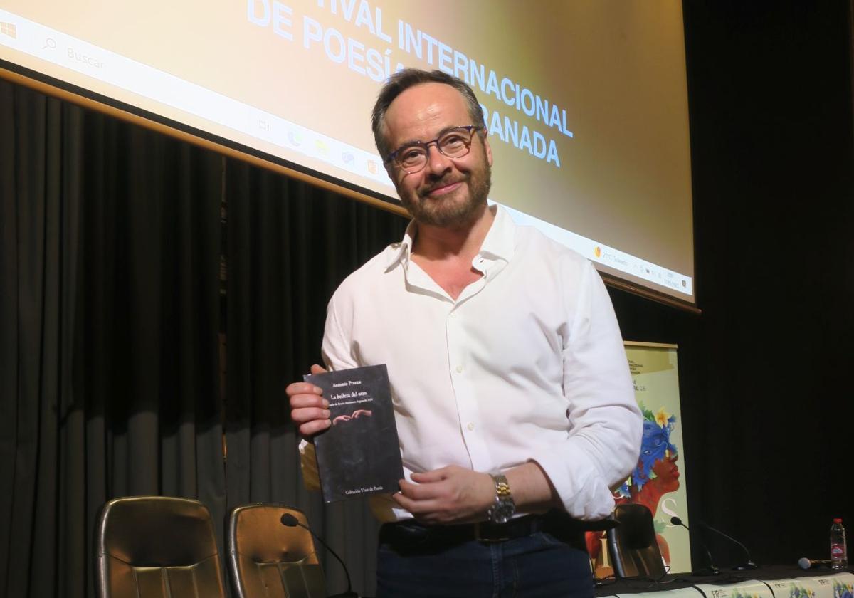 El poeta granadino Antonio Praena, uno de los finalistas.