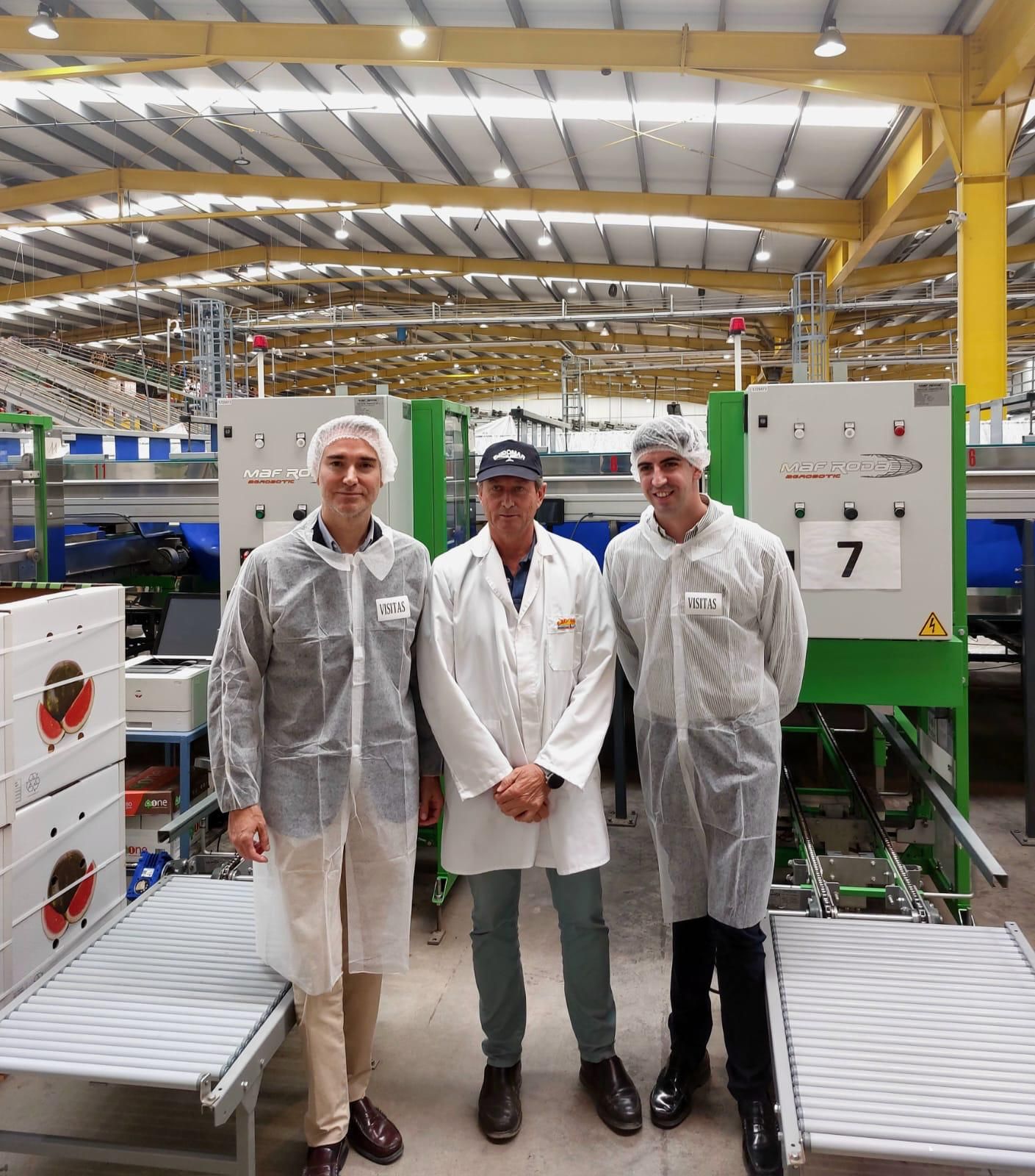 El delegado de Empleo, Amós García, durente su visita a las instalaciones de Ejidomar.
