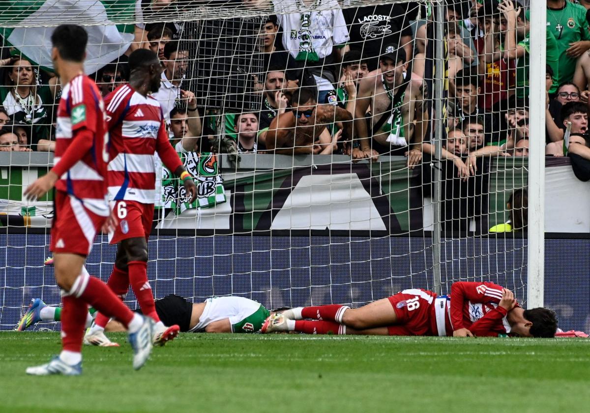 Jugadores del Granada, en El Sardinero.