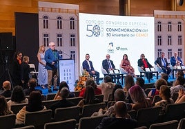 Acto de entrega de medallas por el 50 aniversario del CEMCI.