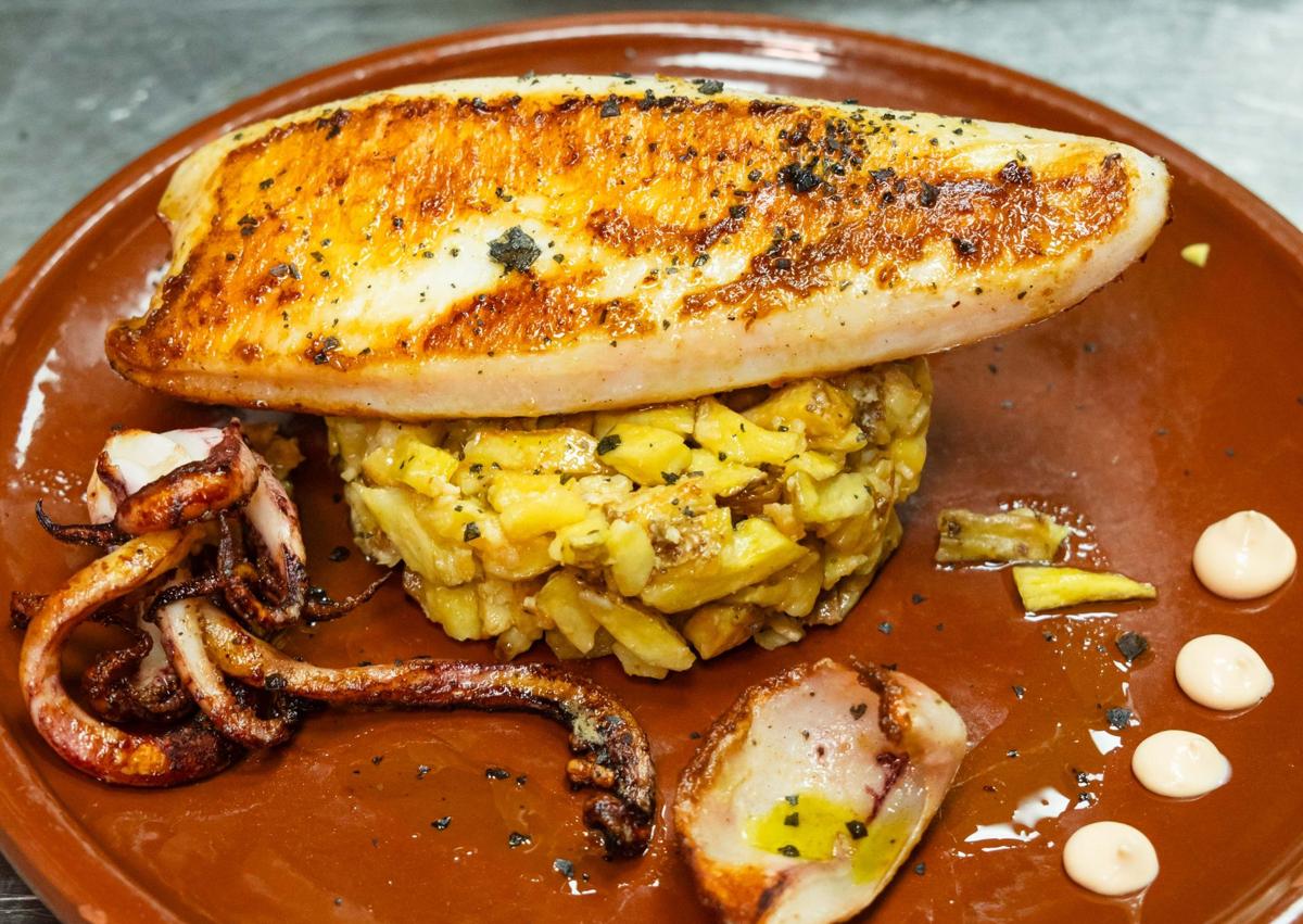 Imagen secundaria 1 - El restaurante de Granada que arrasa con «desayunos premium» y un menú del día XXL