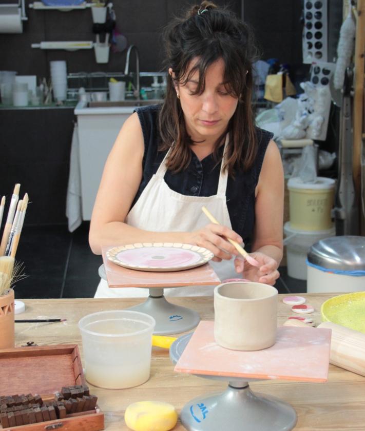 Imagen secundaria 2 - El taller de Granada que ofrece relax a base de cerámica: «Ni el yoga relaja tanto»