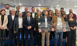 Imagen de autoridades por la Capital Española de las Montañas 2025.