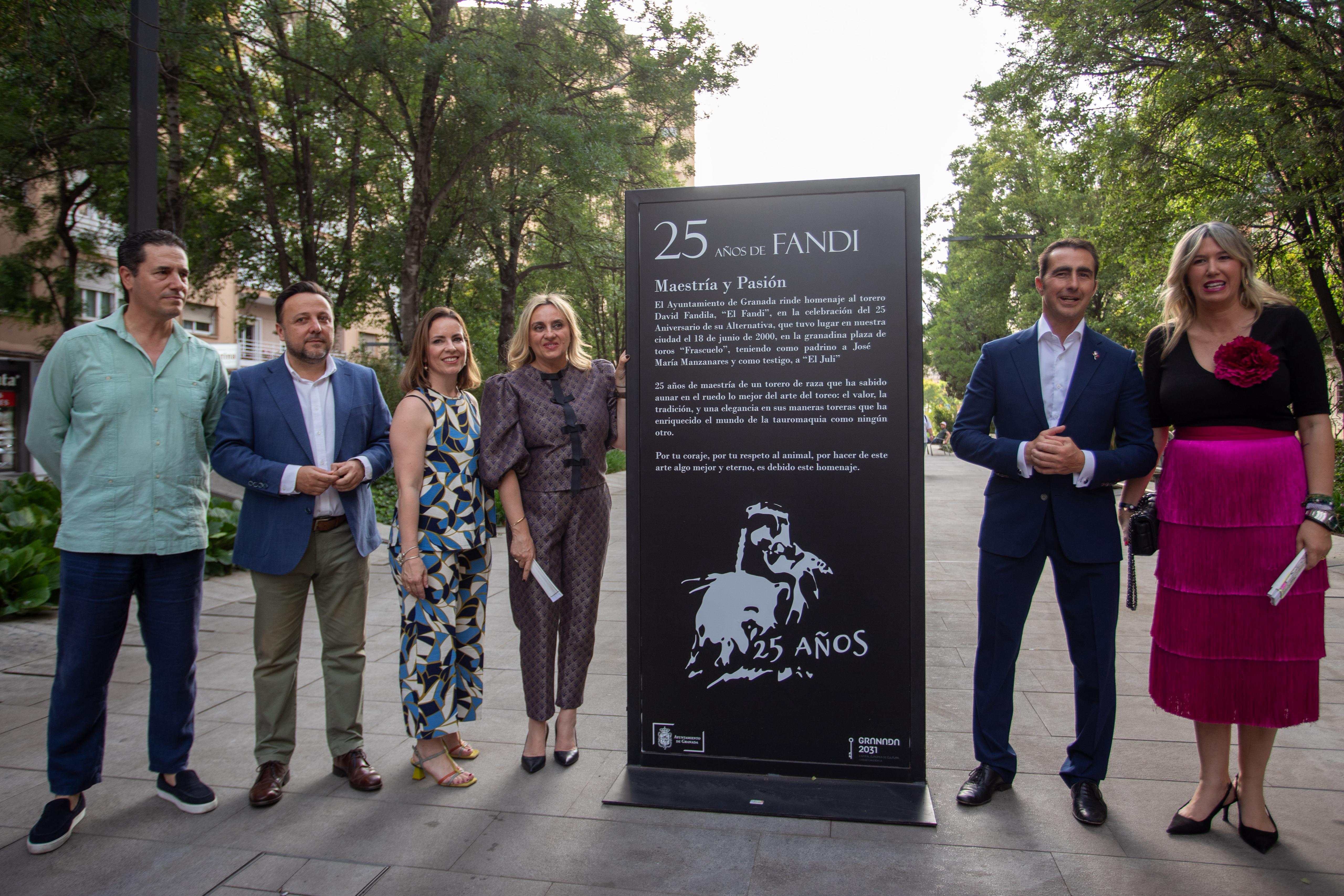 Las imágenes del homenaje a 'El Fandi' en el 25 aniversario de su alternativa