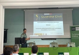 Conferencia del sargento César David Hernández, jefe de la Patrulla Fiscal y de Fronteras de El Ejido.
