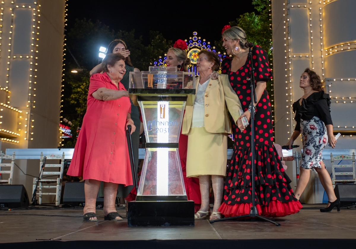 Momento del encendido de la portada del Corpus 2025.