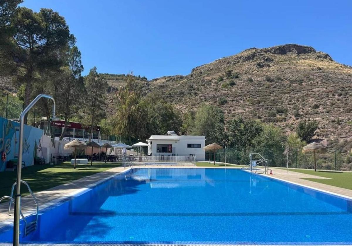 Enix prepara los abonos del verano para la Piscina Municipal | Ideal