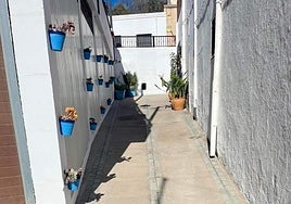 Una de las calles adornadas de Felix, municipio que acogerá este evento de relevancia periodística.