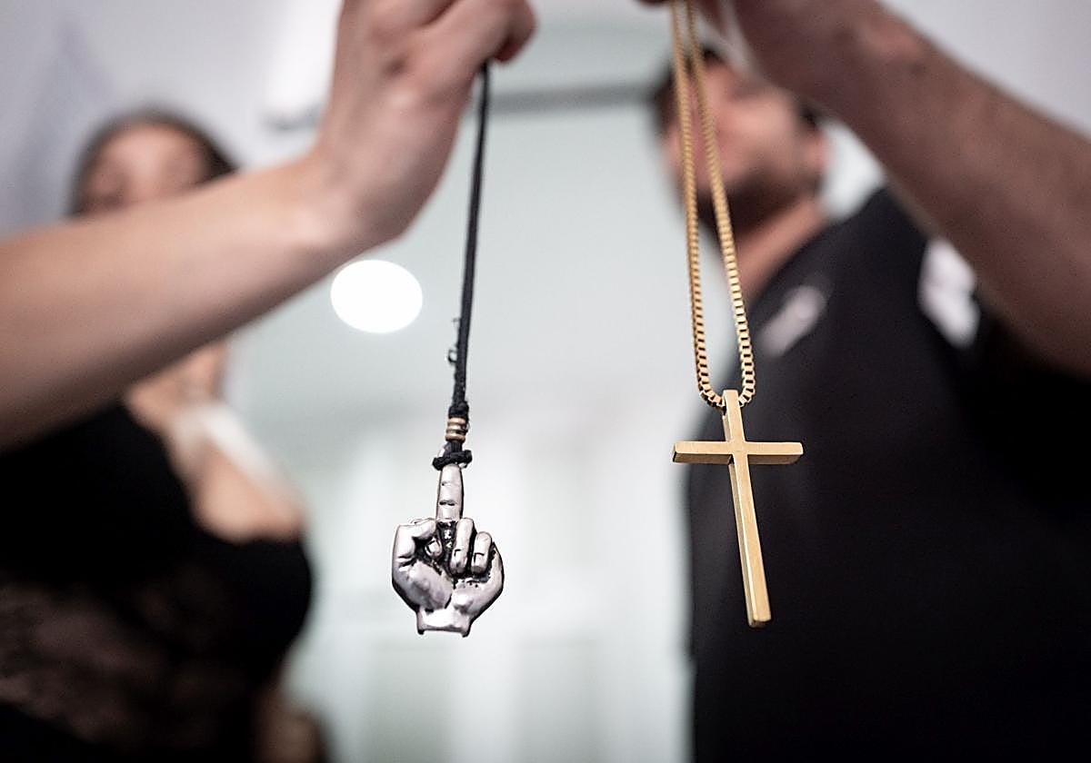 Xuri y José, 19 y 20 años, en la sede de Proyecto Hombre en Granada.