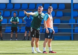 Abel Gómez, a la izquierda, en un entrenamiento esta pasada temporada.